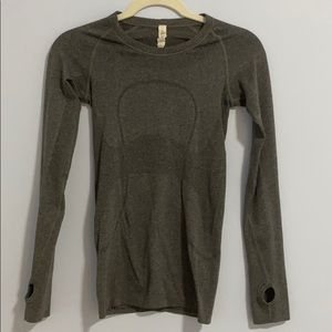 Lululemon long sleeve fitted shirt